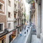 Beautiful Trendy Spacious Apartment Very Central Location