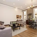 Beautiful Trendy Spacious Apartment Very Central Location
