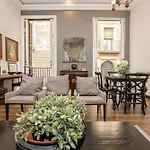 Beautiful Trendy Spacious Apartment Very Central Location