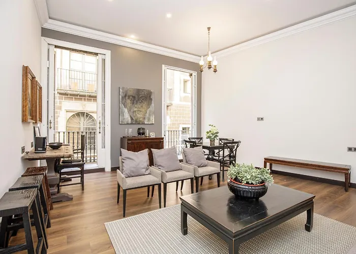 Beautiful Trendy Spacious Apartment Very Central Location