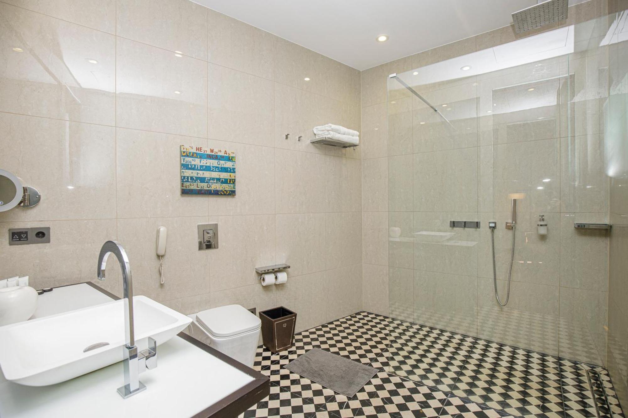 Beautiful Trendy Spacious Very Location Appartement *