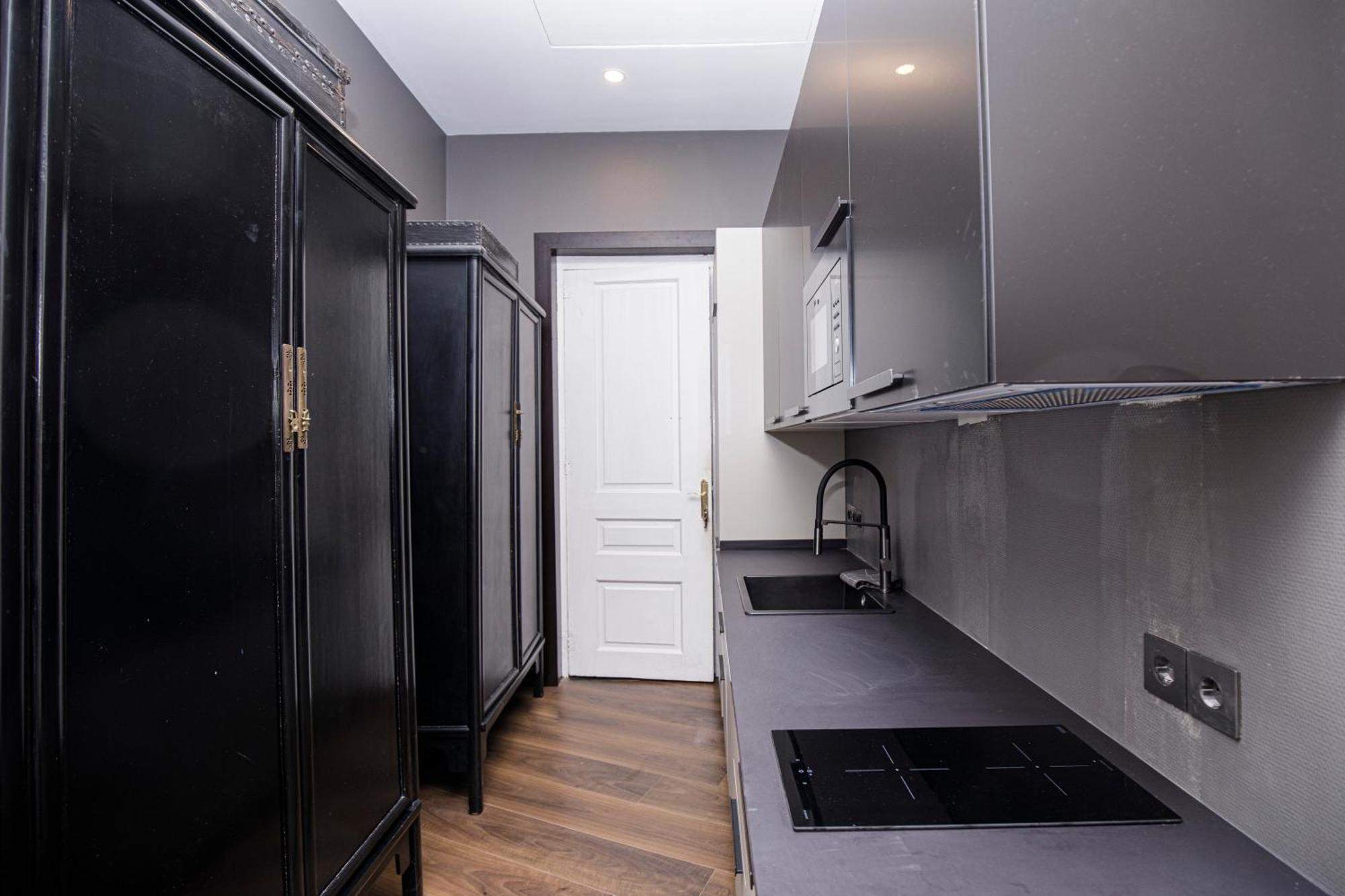 Beautiful Trendy Spacious Very Location *